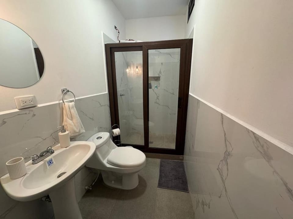 Casa Sofia! Pet friendly, AC, WiFi, Private parking Apartment in Honduras