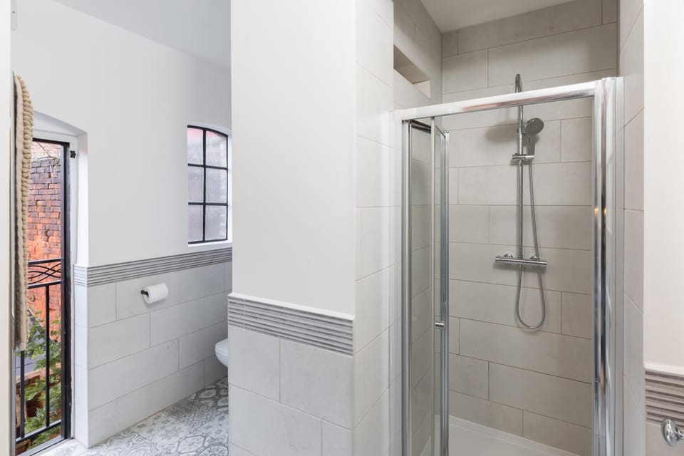 Bathroom, Balcony/Terrace
