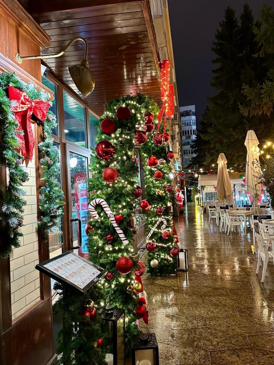 Restaurant/places to eat, Night