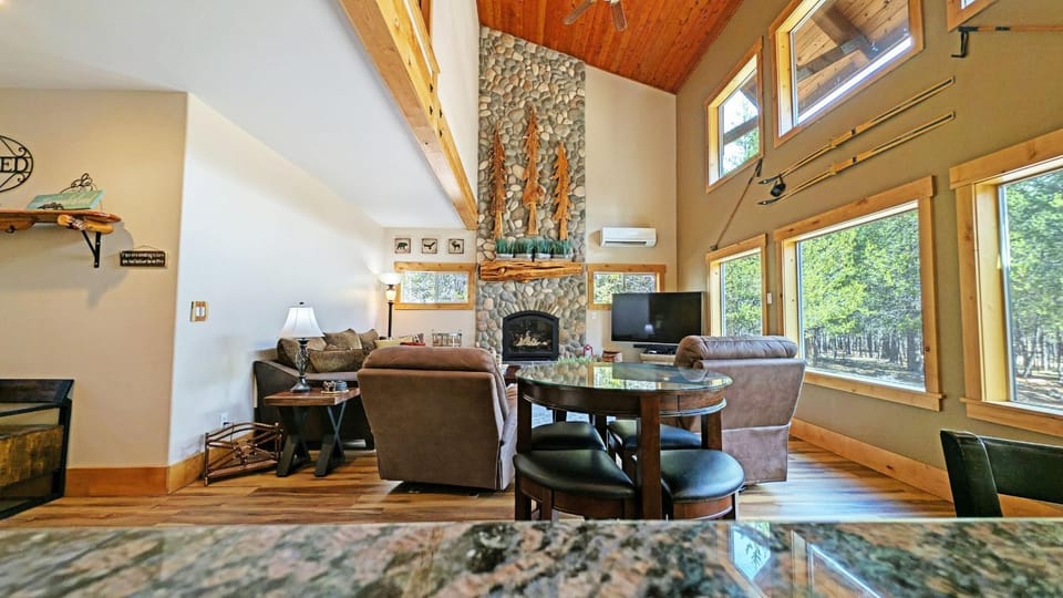 Aspen Place River Access & Ping Pong House in Three Rivers
