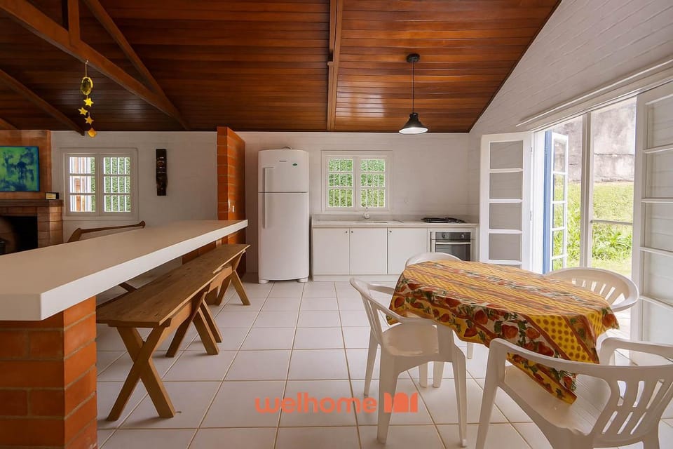 Casa com piscina em Juquehy a 400m da praia House in São Sebastião