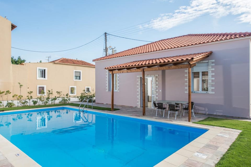 Facade/entrance, Diving, Swimming pool