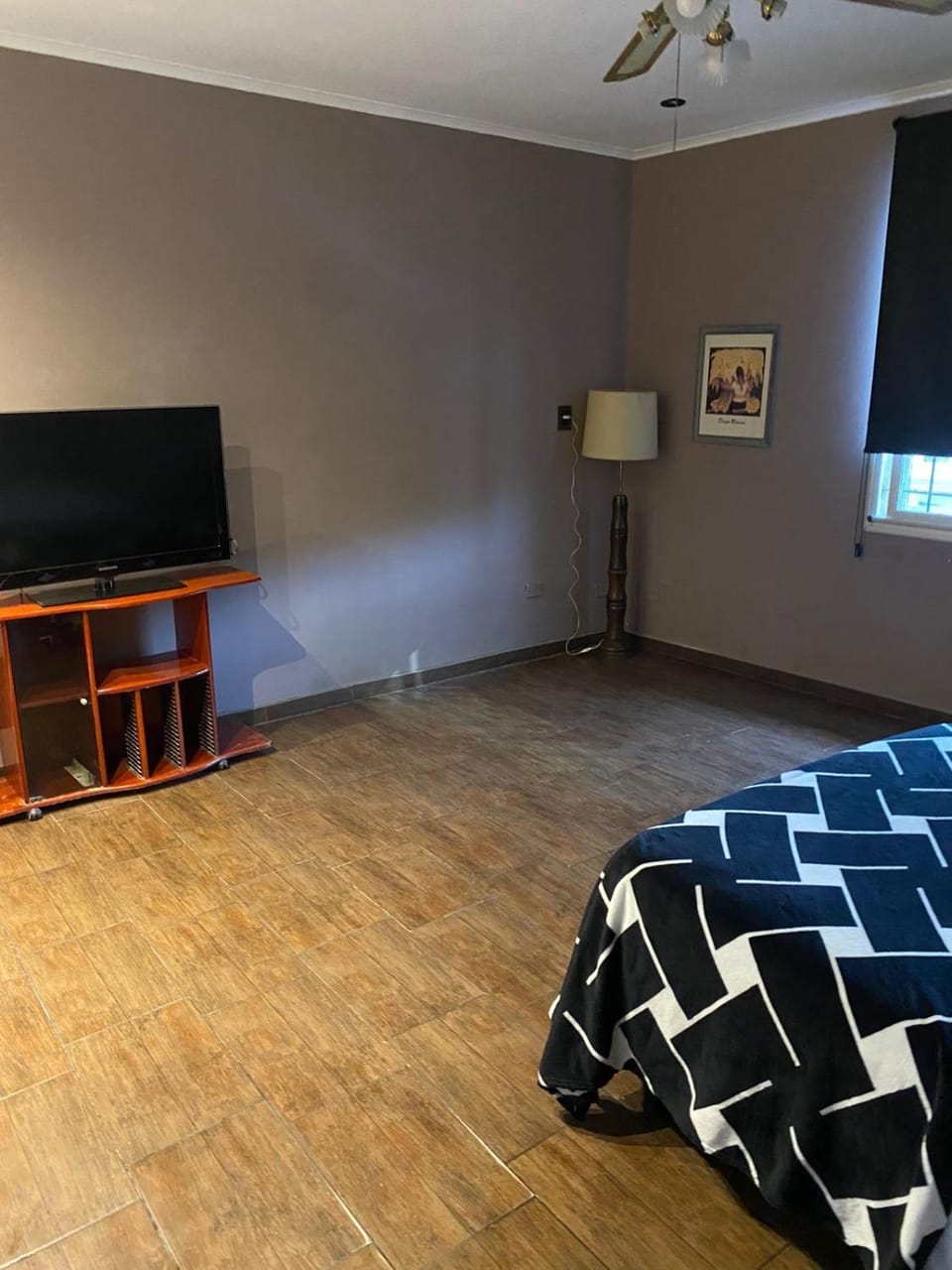 Bed, TV and multimedia, Photo of the whole room, Bedroom