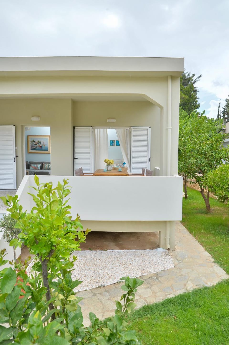 Property building, Facade/entrance, Garden, Garden, Balcony/Terrace, Balcony/Terrace