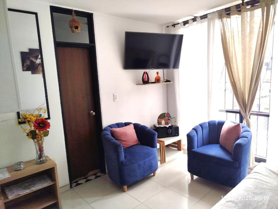TV and multimedia, Living room, Evening entertainment