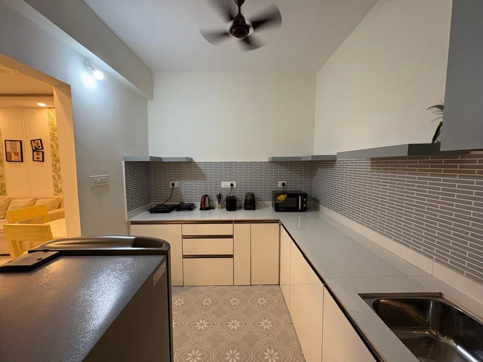 Kitchen or kitchenette, oven, toaster
