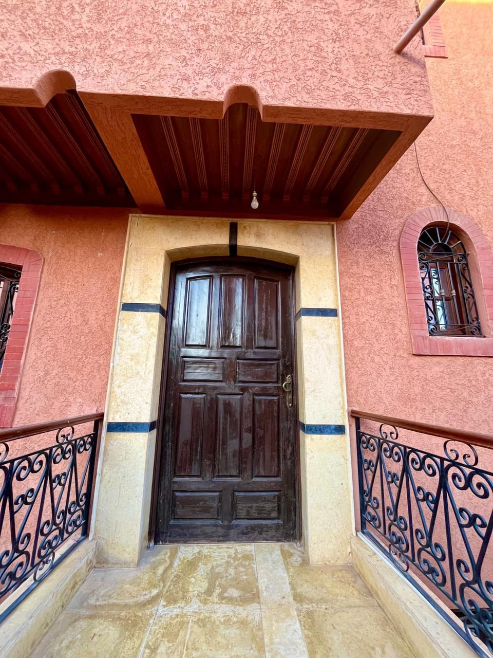 Facade/entrance