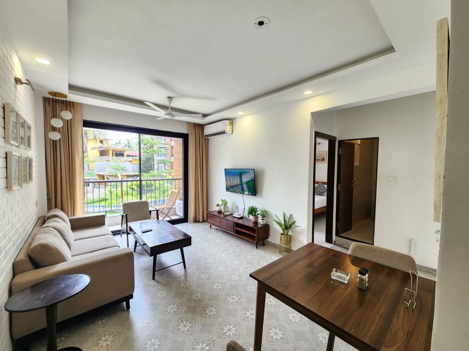 TV and multimedia, Living room, Seating area, Dining area, Evening entertainment