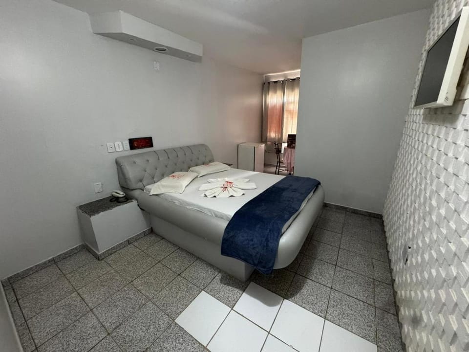 Bed, TV and multimedia, Bedroom