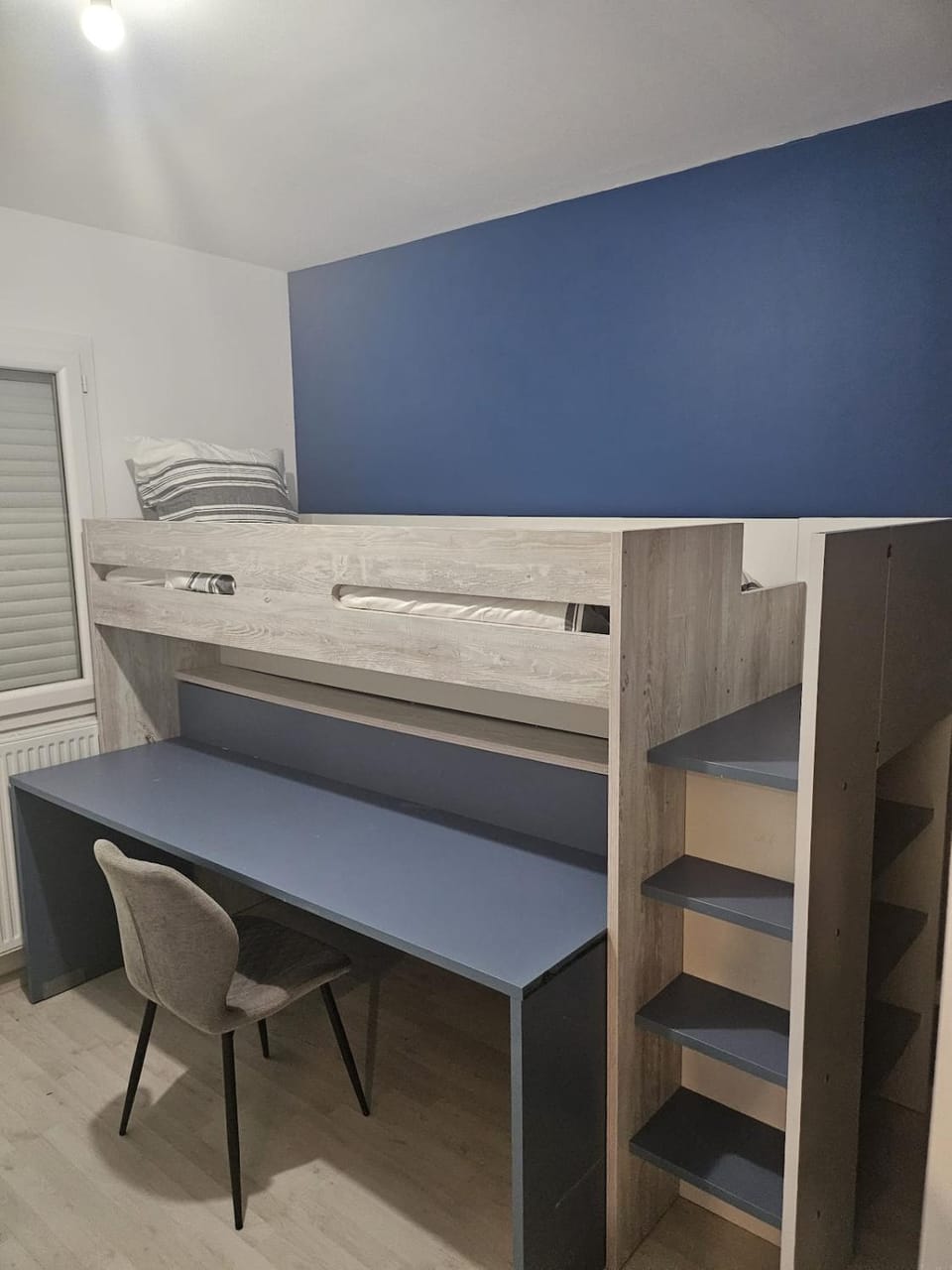 Bedroom, bunk bed