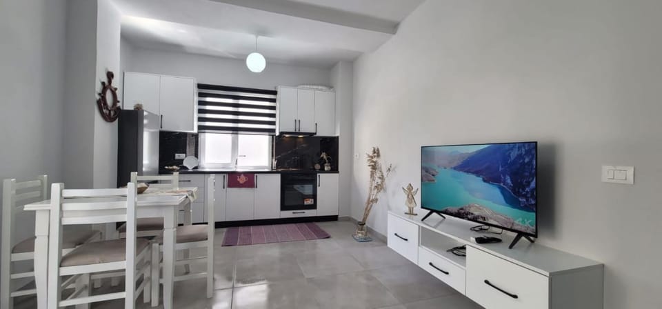 TV and multimedia, Kitchen or kitchenette, Dining area, oven