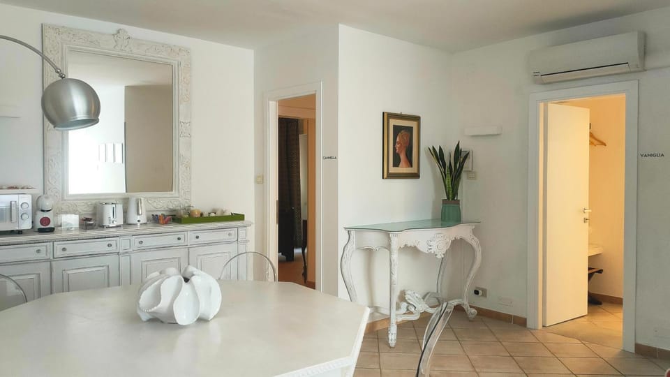 Communal lounge/ TV room, Facade/entrance, Seating area, Breakfast