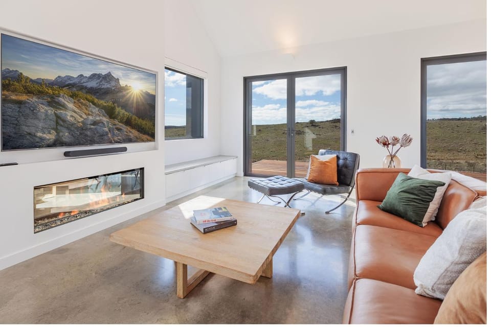 Natural landscape, TV and multimedia, Living room, Seating area, Mountain view