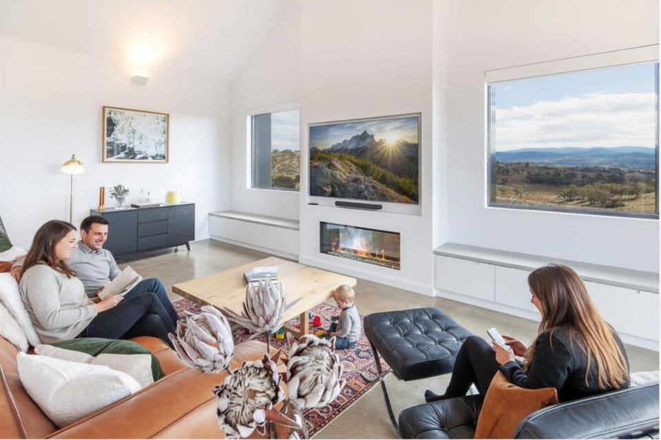 TV and multimedia, Living room, Seating area, Mountain view
