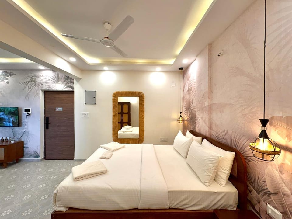 Bed, Photo of the whole room, Bedroom