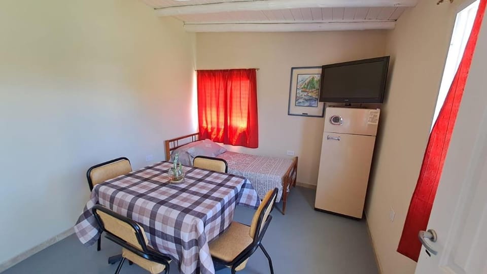 Bed, TV and multimedia, Dining area