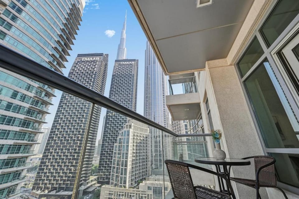 Ultra Modern Downtown Residence Steps Away from Burj Khalifa and Dubai Mall Apartment in Dubai