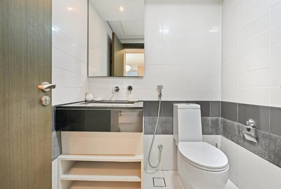 Ultra Modern Downtown Residence Steps Away from Burj Khalifa and Dubai Mall Apartment in Dubai