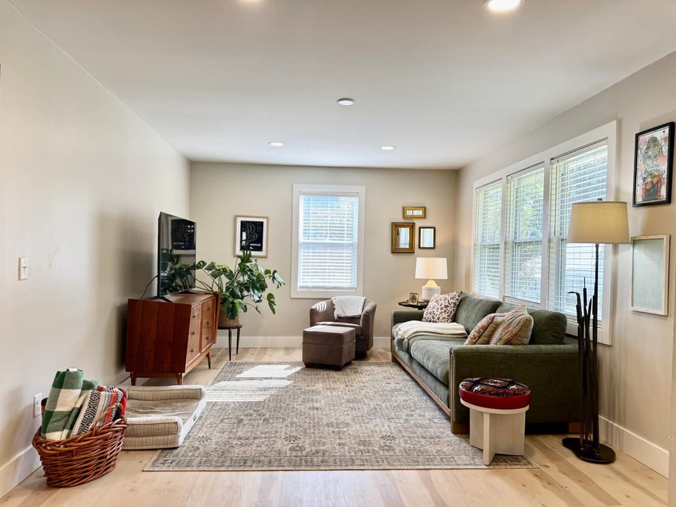 TV and multimedia, Living room, Seating area