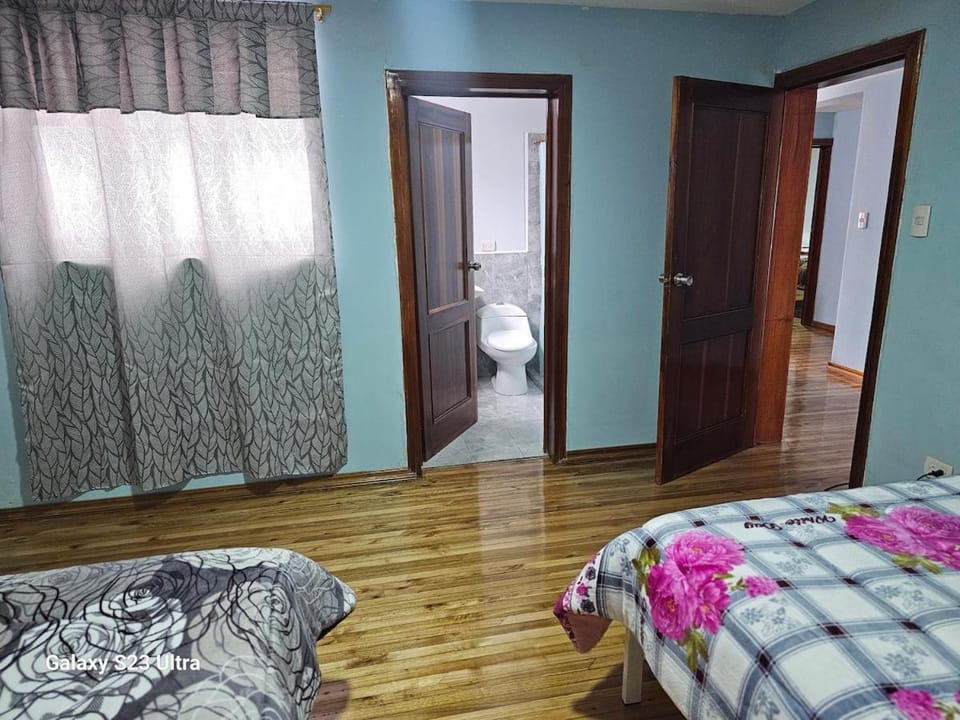 Casa centro histórico de Cuenca para grupos grandes de 4 a 56 personas House in Cuenca