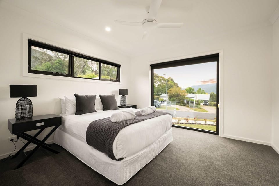 Fiddle View Alfresco Dining with Mountain Views House in Tawonga South