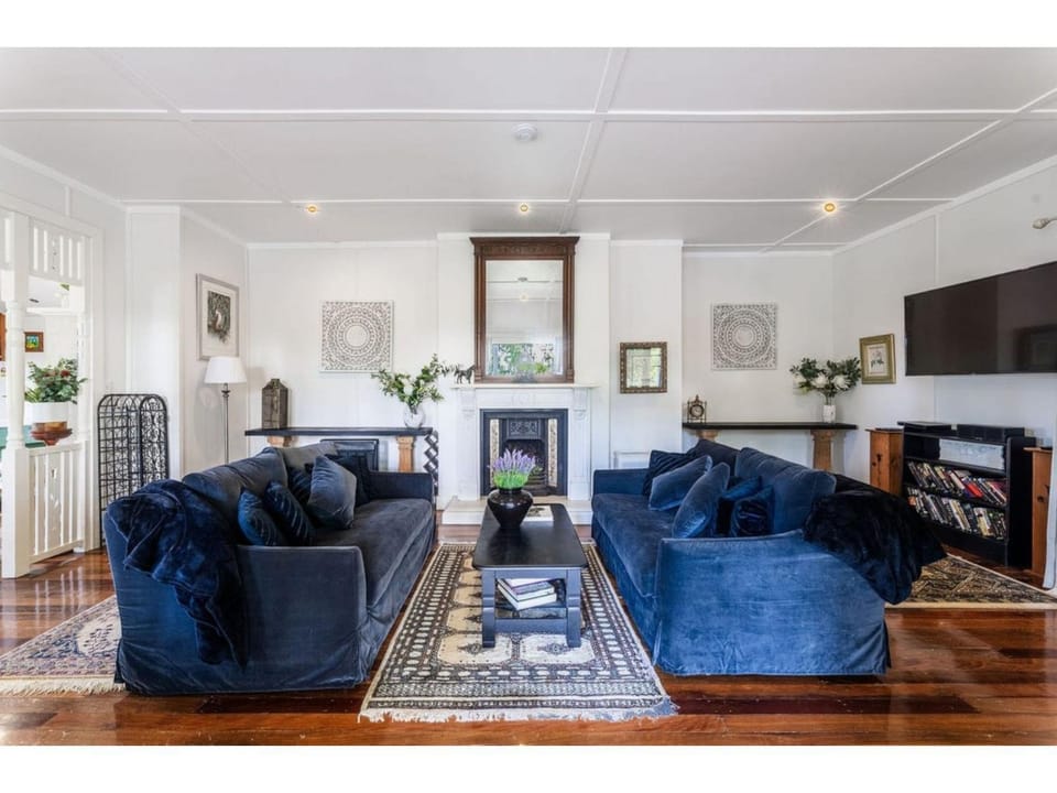 TV and multimedia, Living room, fireplace