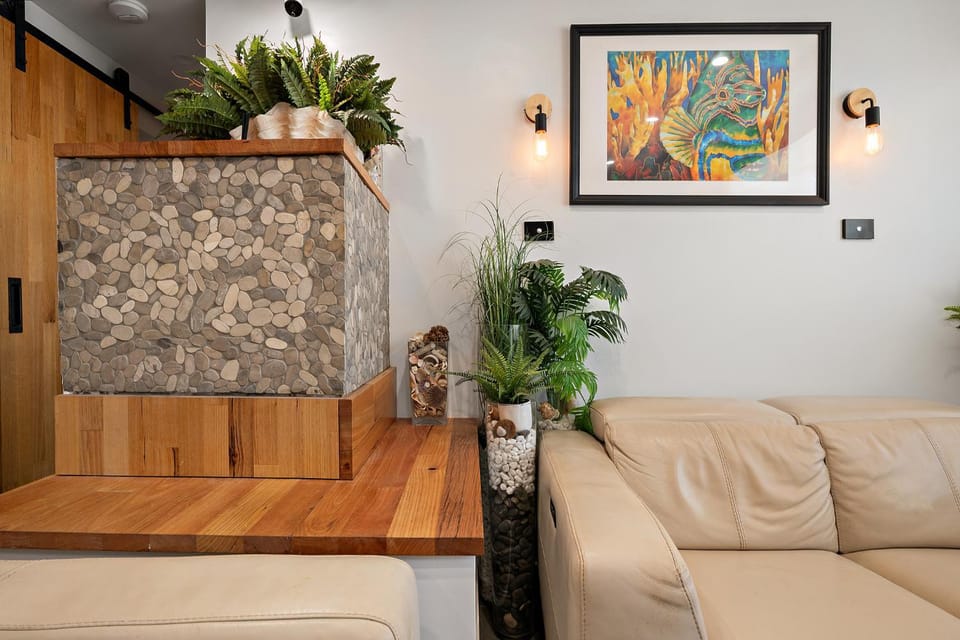 Belle Escapes - Sands and Timber Apartment in Moseley Street