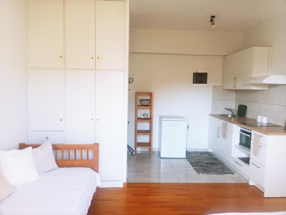 Kitchen or kitchenette, oven, pet friendly, stove