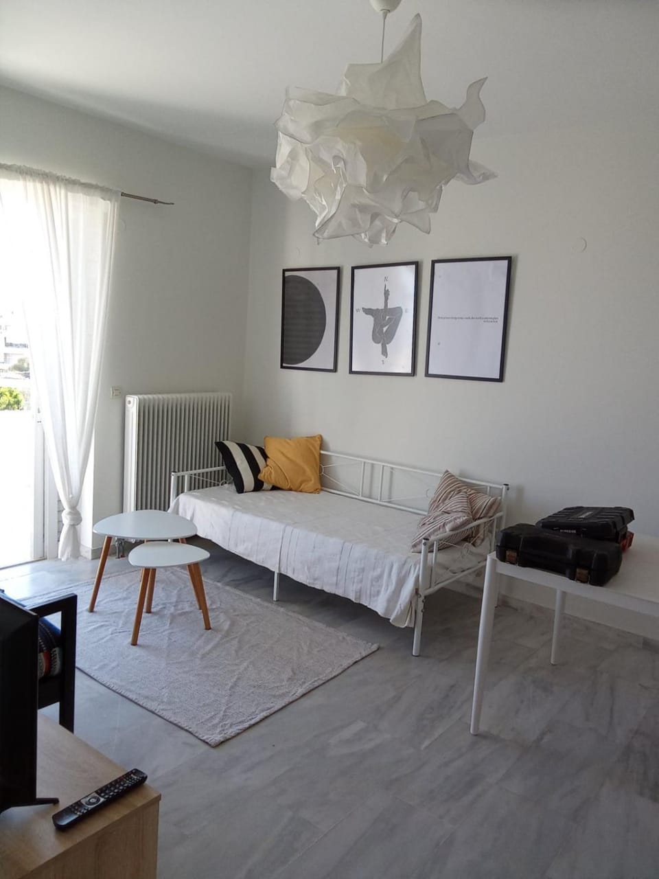 Bed, Living room, Photo of the whole room, Seating area