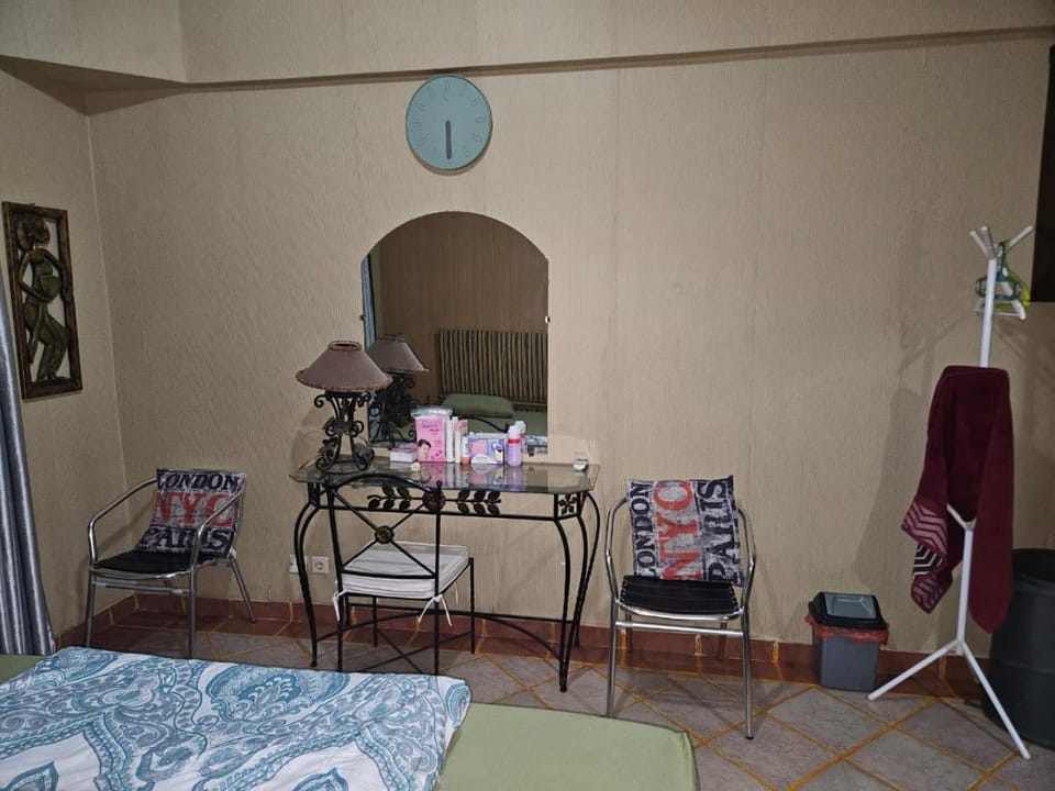 Apartemen marbella anyer tower Nakula lt 2 type DELUXE 1 KAMAR TIDUR utama 1 kamar anak view kolam renang & laut Apartment in Indonesia