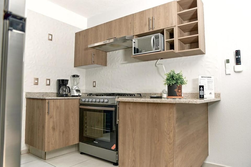 Coffee/tea facilities, Kitchen or kitchenette, oven