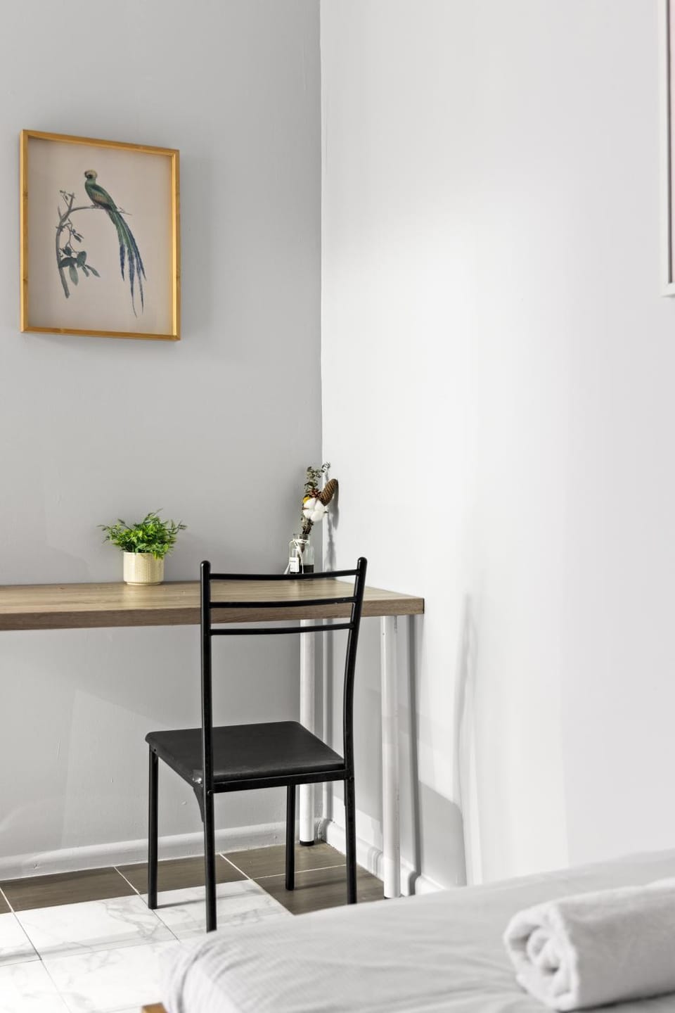 Light & Simple Single Room in Courtyard - Peakhurst Area - Shared Bathroom Bed and Breakfast in Sydney