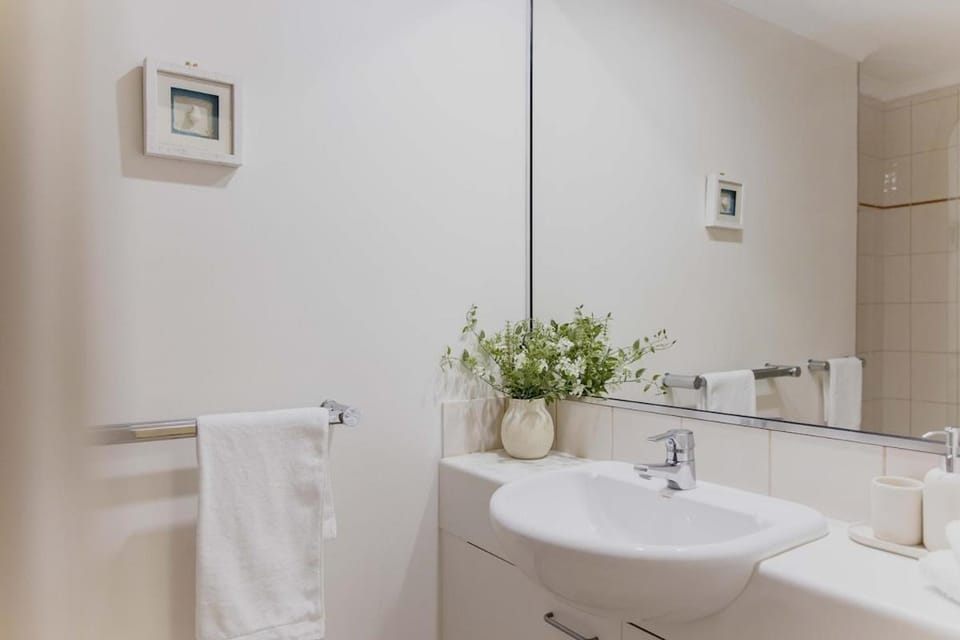 Only Few Steps to Noosa Rivers - Bermuda Villas 10 Apartment in Noosaville