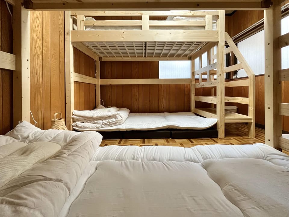 Bedroom, bunk bed