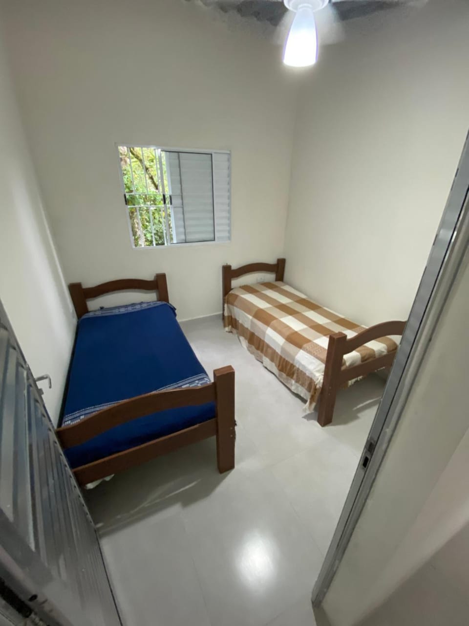 Shower, Bed, Bathroom