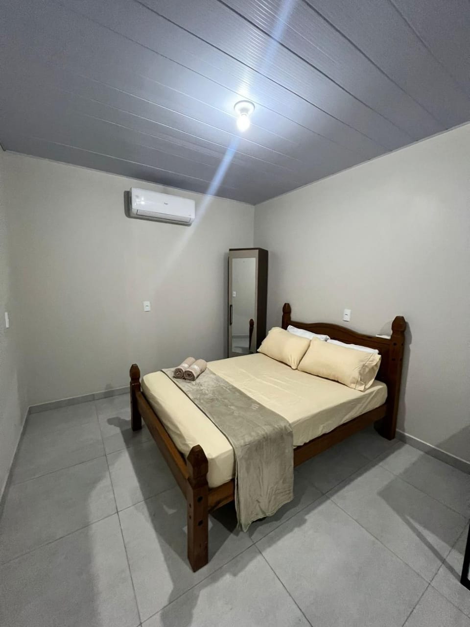 Bed, Photo of the whole room, Bedroom, air conditioner