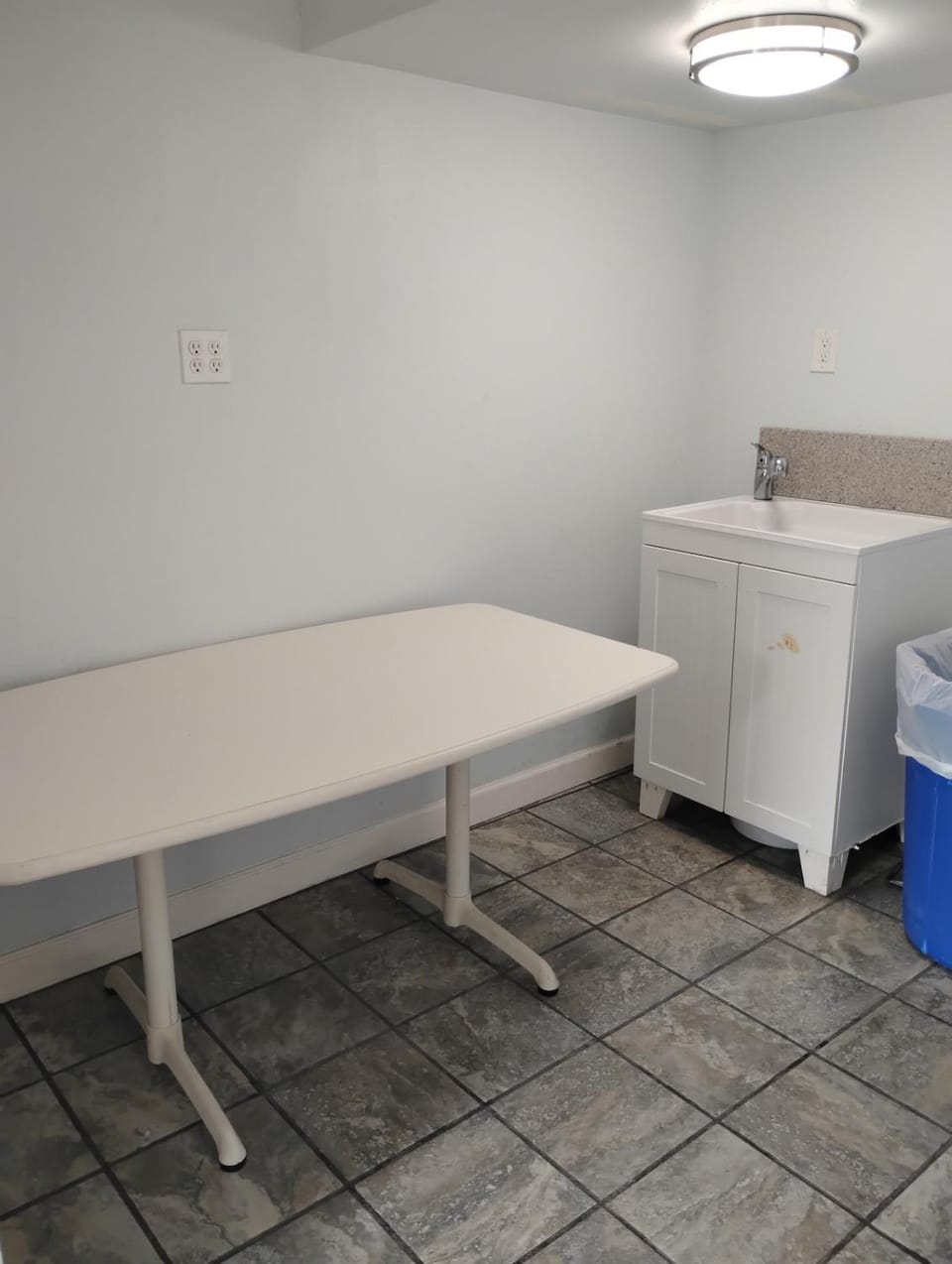 Gated - 1 King Bed 1 Bath Apt with Full Kitchen 113 Apartment in Baton Rouge