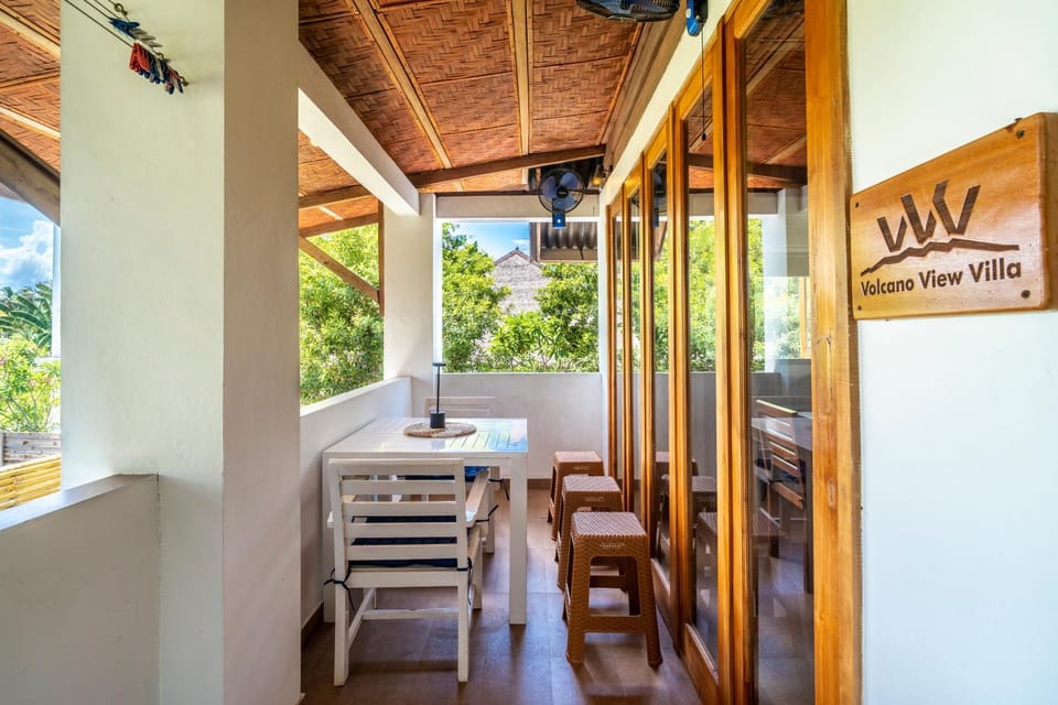Volcano View Villa sleeps x 5 Villa in Pemenang
