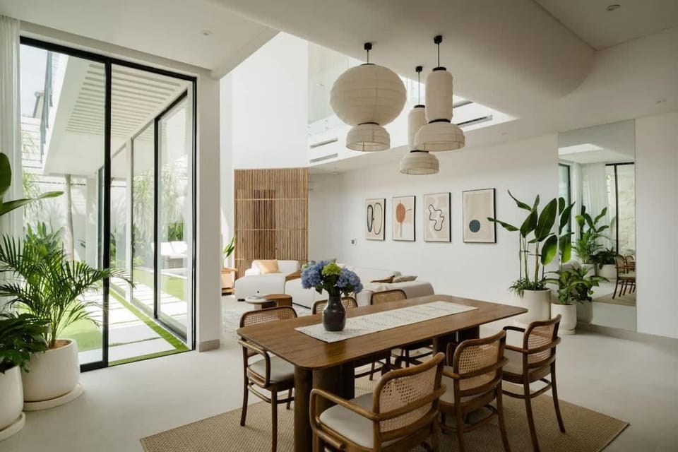 Living room, Seating area, Dining area