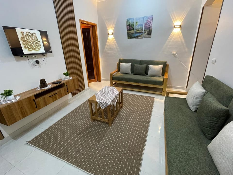 Bed, TV and multimedia, Living room, Photo of the whole room, Seating area, Bedroom