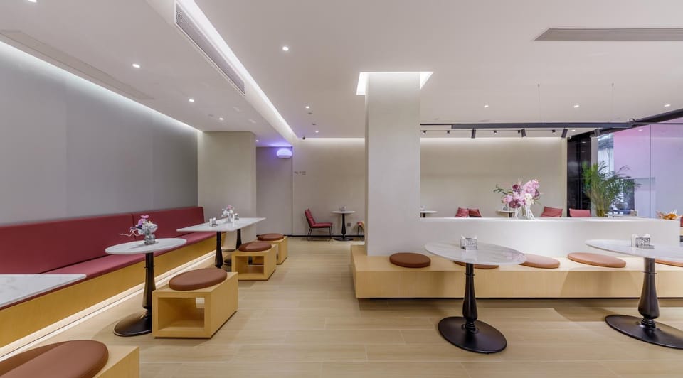 Restaurant/places to eat, Communal lounge/ TV room