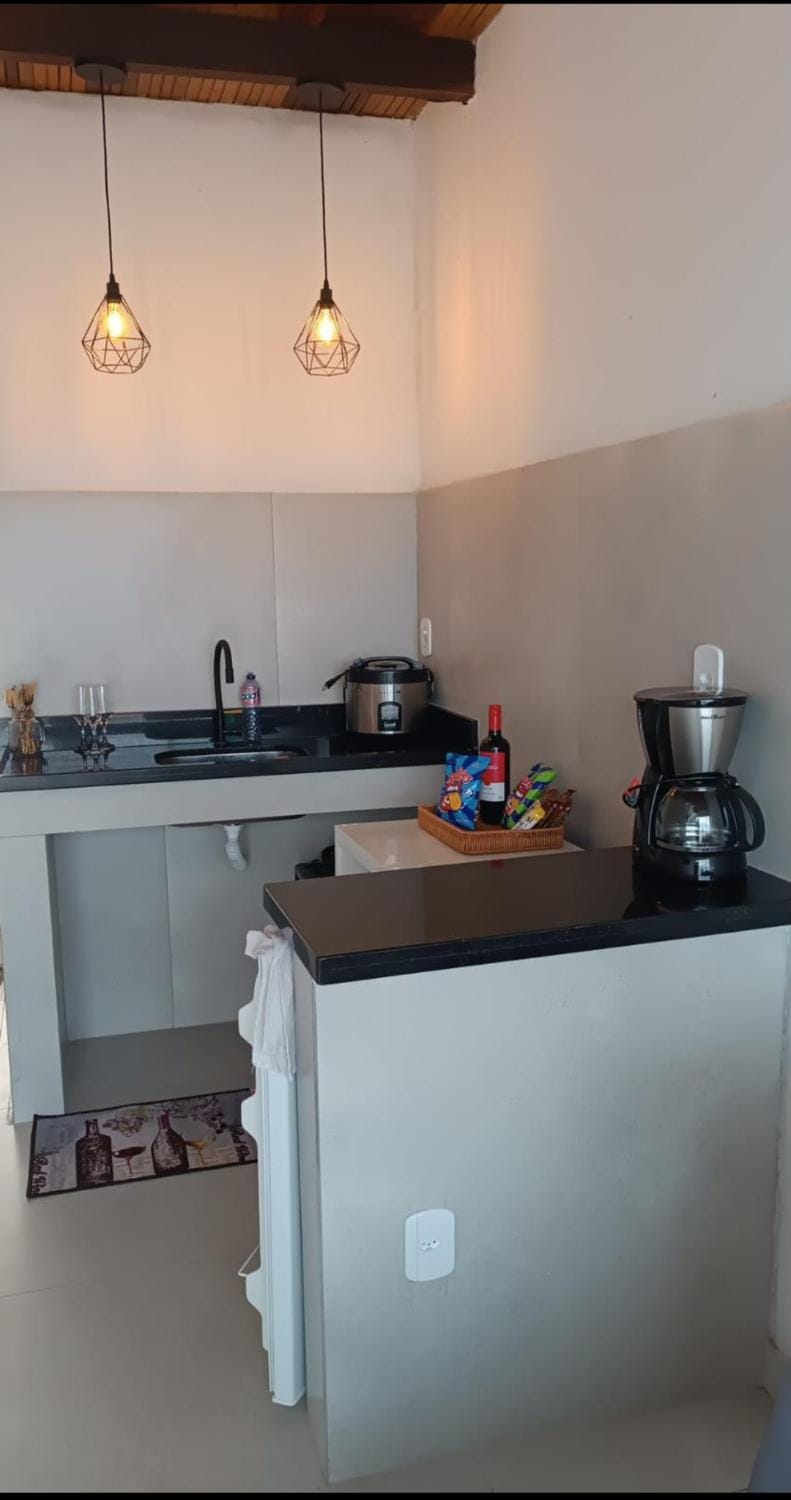 Kitchen or kitchenette, minibar