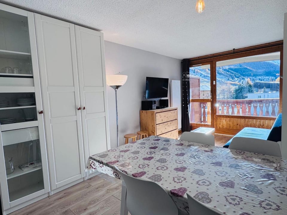 Studio confortable aux Deux Alpes - Grand balcon ensoleillé - FR-1-546-61 Apartment in Les Deux Alpes