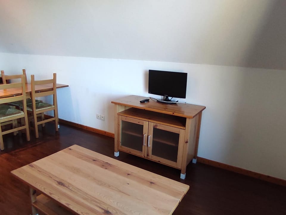 Appartement calme à Super Besse, 5 pers, parking et piscine - FR-1-814-173 Apartment in Besse-et-Saint-Anastaise
