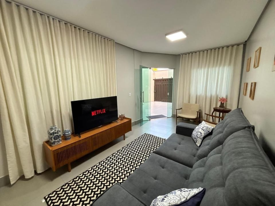 Sobrado 3 quartos próximo ao shopping flamboyant e o parque areião House in Goiania