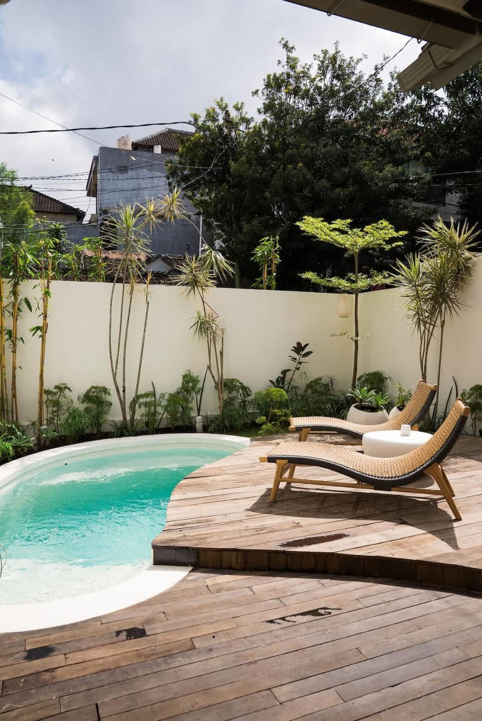 Swimming pool, sunbed