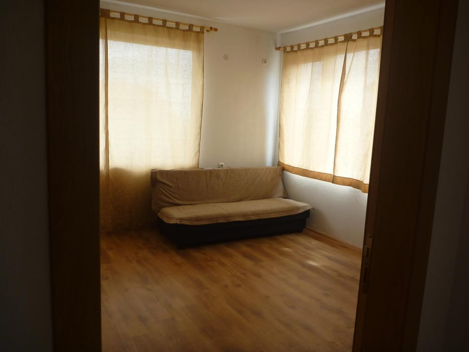 Day, Living room