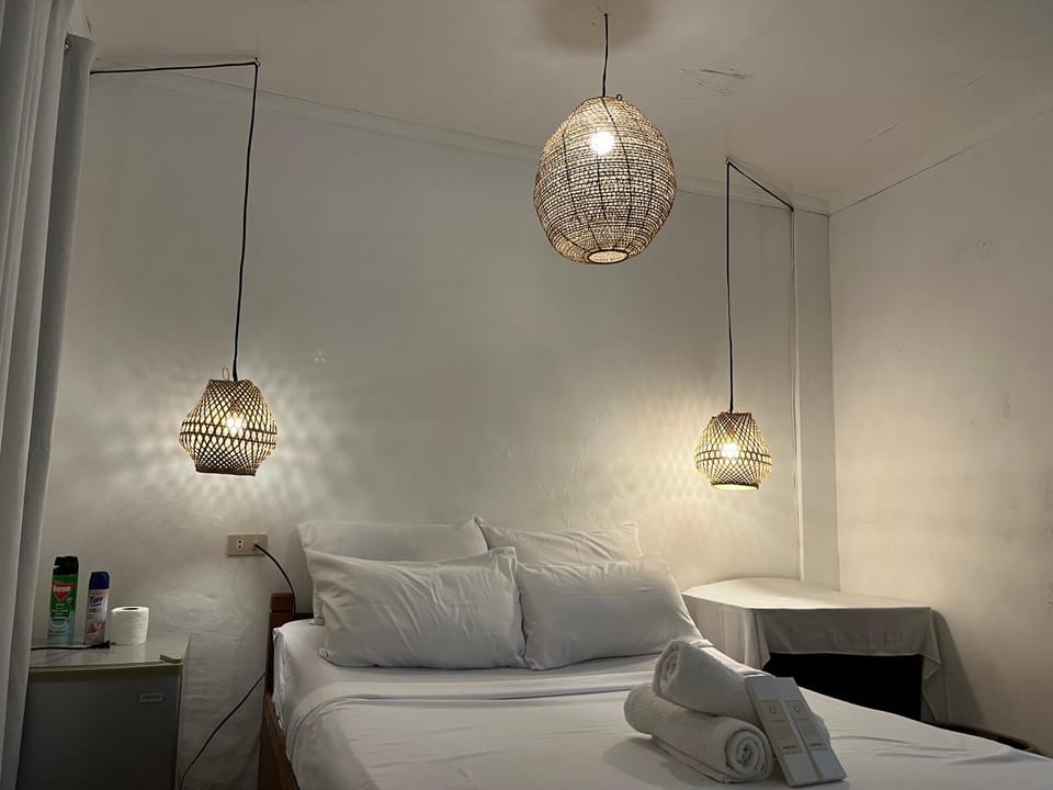 500mbps AC room with kitchen Central RRJ homestay Villa in General Luna
