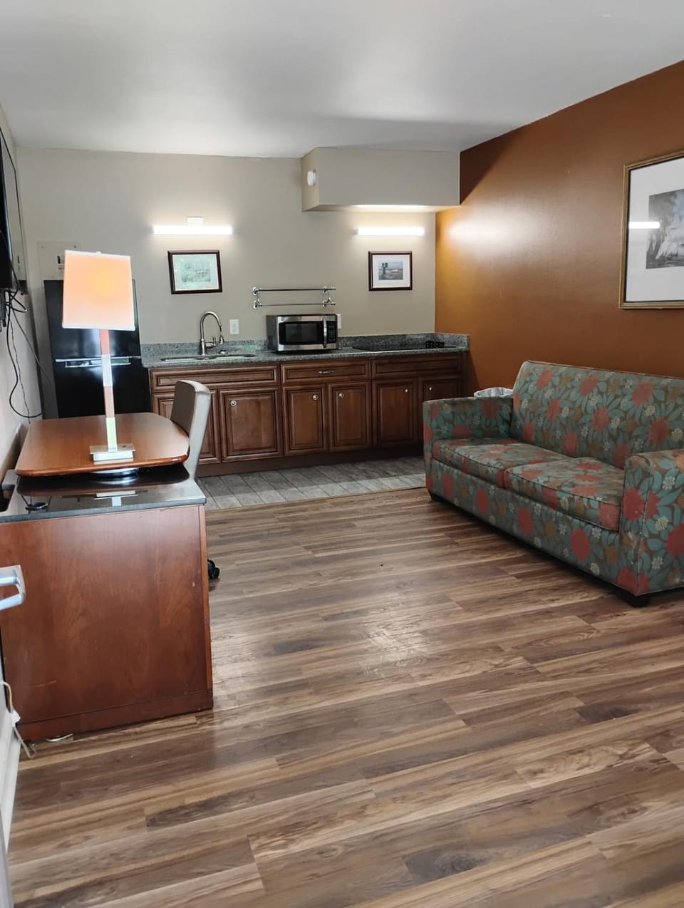 Gated - 1 King Bed 1 Bath apt with Full Kitchen 117 Apartment in Baton Rouge
