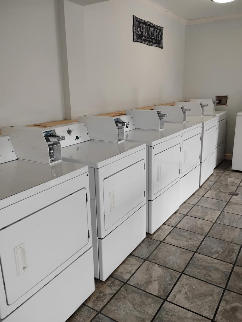 Gated - 1 King Bed 1 Bath apt with Full Kitchen 117 Apartment in Baton Rouge